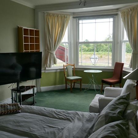 Fox & Hounds Pub Hotel Long Ditton Екстериор снимка