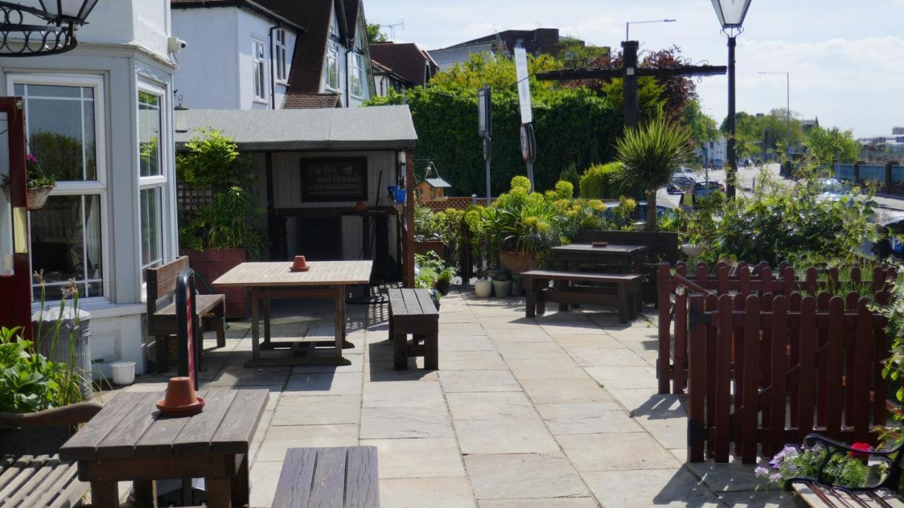 Fox & Hounds Pub Hotel Long Ditton Екстериор снимка